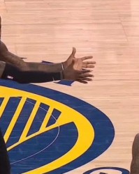  爵士重建交易送走米切尔至骑士  