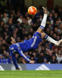  特里皮尔精准任意球绝杀伯恩茅斯  