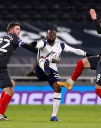  布伦特福德主场爆冷胜热刺，蜜蜂军团书写新章