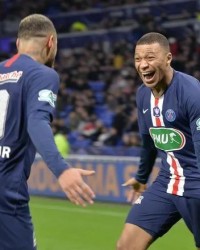  姆巴佩戴帽助球队逆转图卢兹  