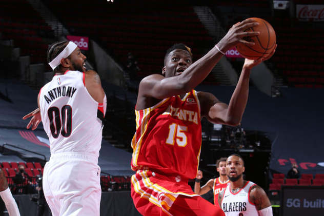  霍芬海姆锋线双星联手轰入四球  