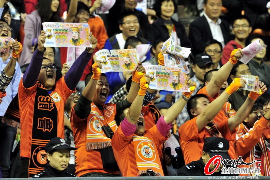  切尔西球迷倒戈抗议，管理层混乱引发众怒  