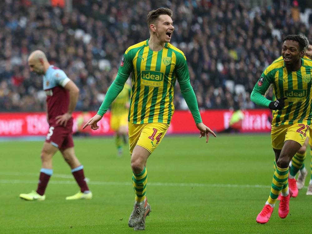  西汉姆联主场惨败曼城，阿尔瓦雷斯独中两元展实力  