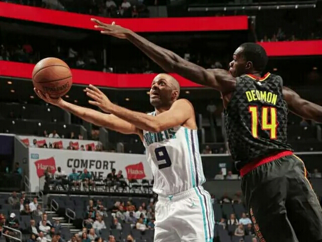  特雷杨超远三分压哨命中，老鹰加时险胜黄蜂收胜果